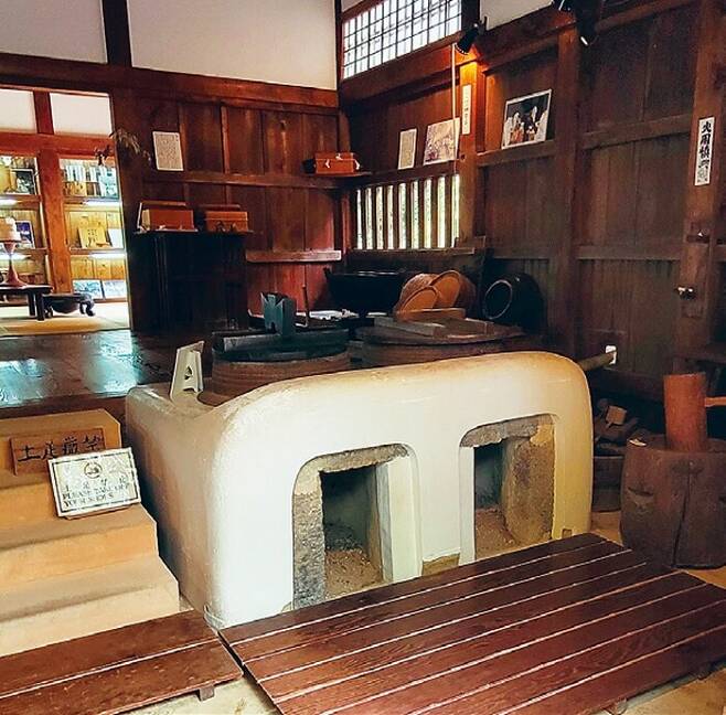 시모가모신사에서 제사음식을 만들던 옛 부엌(일본 중요문화재).