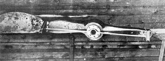싱크로나이즈드 기어가 개발되기 전까지 전방을 향해 기관총을 난사할 수 있도록 만든 철판 강화 프로펠러. 위키피디아