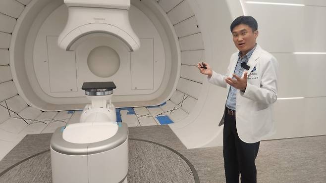 세브란스병원 중입자 치료센터 내 고정빔 치료실. 박정연 기자 hesse@donga.com