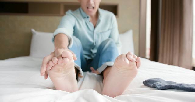 혈액 순환이 원활하지 않거나 전해질 불균형 상태라면 자다가 다리에 쥐가 잘 난다./사진=클립아트코리아