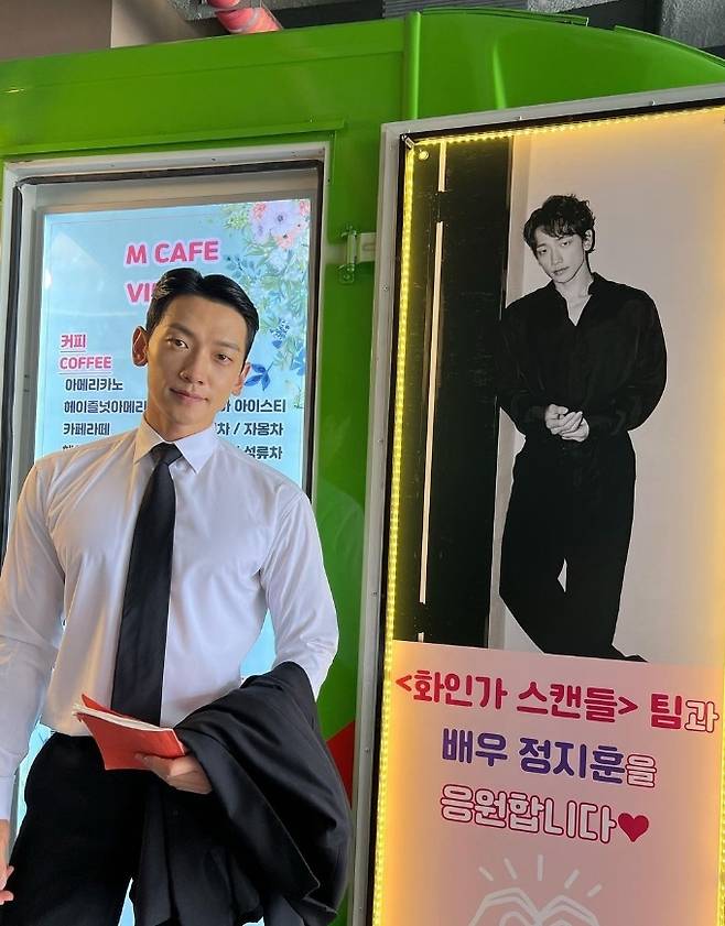 Actor Lee Ha-nui sent coffee tea for singer and actor Rain.On June 14, Rain posted several photos on Jasins instagram with an article entitled Thanks for Lovely Honey Brother!In the photo, there is a picture of Rain posing in the background of a coffee tea sent by Lee Ha-nui at Disney + new drama Fine Scandal.Lee Ha-nui cheered the rain with the phrase I support the Fine Scandal team and actor Jung Ji-hoon.Rain married actor Kim Tae-hee in 2017 and has two daughters. Kim Tae-hee and Lee Ha-nui, an alumnus of Seoul National University, are close friends with his brother-in-law.On the other hand, Faith Scandal is a story that Full, who dreamed of a perfect life of the upper class while marrying the successor of the Fine Group, met with the bodyguard Dooyun who always protects Jasin.