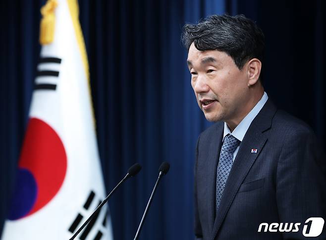 이주호 사회부총리 겸 교육부 장관이 15일 용산 대통령실 청사에서 윤석열 대통령에게 보고한 교육개혁 추진 방안과 관련한 브리핑을 하고 있다. 2023.6.15/뉴스1 ⓒ News1 오대일 기자