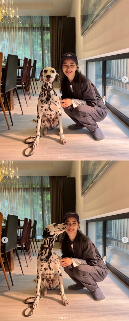 Actor Lim Ji-yeon has revealed her cute recent status.Lim Ji-yeon posted an article and a photo on his instagram on the afternoon of the 15th.Inside the picture is a picture of him taking a certification shot with Dalmatian Dalbong.Lim Ji-yeon, dressed casually in a hat, boasted a natural yet hairy charm.He was also making a bright smile, and he showed bright energy and bright joy.In another photo, Lim Ji-yeon, who is kissing Dalmatian, was captured.He smiled brightly with a kiss, and he showed a lovely and refreshing charm.Meanwhile, Lim Ji-yeon is currently in public devotion with actor Lee Do-hyun.In addition, it will appear on the house with ENA new drama  ⁇  Madang which is broadcasted first on the afternoon of the 19th.