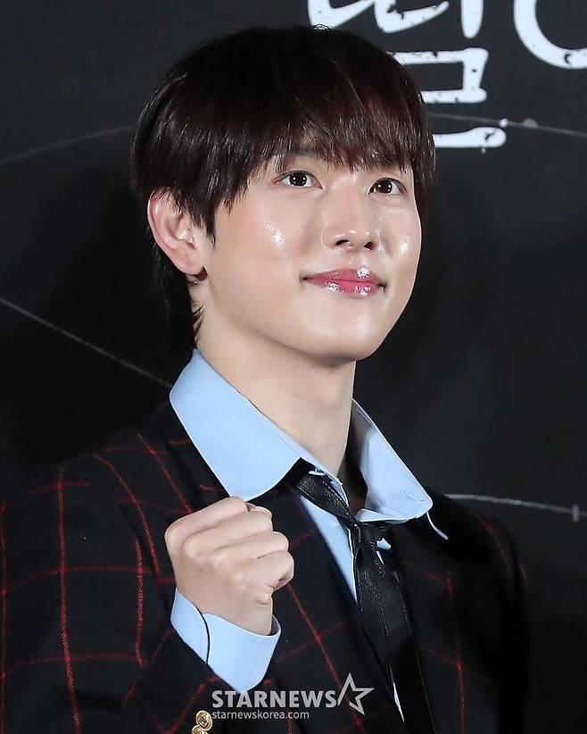 As a result of the sole coverage on the 15th, Siwan was recently confirmed to have been cast in the Netflix O Lizzy series Squid Game season2.Previously, in June last year, director Hwang Dong-hyuk announced on Netflix Koreas official SNS that Squid Game season 2 will feature Lee Jung-jae and Lee Byung-hun, and Gong Yoo will also appear. Siwan will star in Squid Game season 2 with Lee Jung-jae and Lee Byung-hun.The total production cost of Squid Game season 2 is said to be more than 100 billion won. After the casting work, it starts shooting for the first time this summer and aims to be released in 2024.Theres nothing I can confirm about Squid Game season 2 and casting. I cant say anything about it, Netflix said.Squid Game is a Netflix series that tells the story of those who participated in the questionable survival of 45.6 billion won in prize money to challenge the extreme game to become the last winner.Season 1, released in September 2021, featured Lee Jung-jae, Park Hae-soo, Oh Young-soo, Wi Ha-joon, Jung Ho-yeon, Heo Seong-tae, Kim Joo-ryeong, Gong Yoo and Lee Byung-hun, with 111 million households watching in about a month, and Squid Game has become the most watched Netflix Lizzy version ever.Siwan appeared in the Netflix movie I just dropped my smartphone released in February and is about to release the movie 1947 Boston in September.