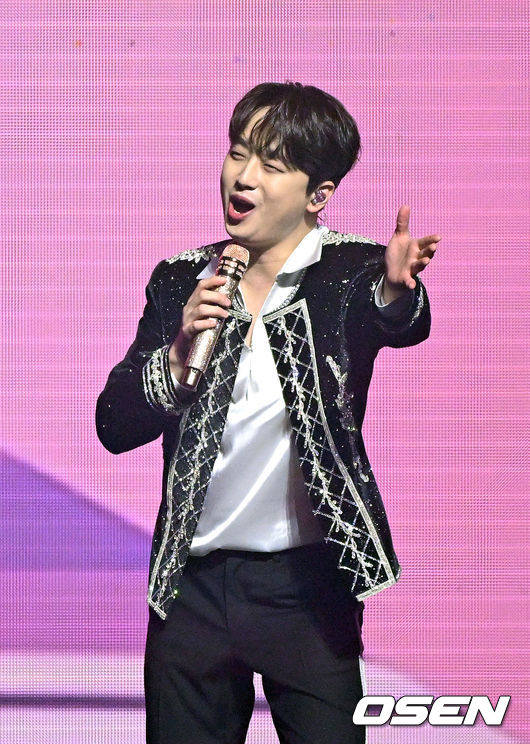 On the afternoon of the 18th, the 32nd Lotte Mart Duty Free Shop Family Concert was held at KSPO DOME in Seoul Olympic Park. ⁇  Lotte Mart Duty Free Shop Family Concert  ⁇  is a K-POP concert hosted by Lotte Mart Duty Free Shop since 2006 to attract foreign tourists.Singer Lee Chan-won is performing. 2023.06.18