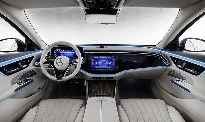 더 뉴 E클래스 내부