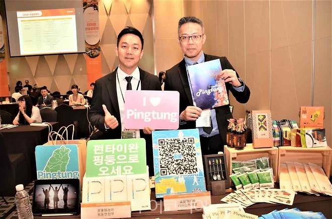 타이완 트레블마켓에서 대만-한국 여행업 관계자들이 정보를 교류하고 있다.