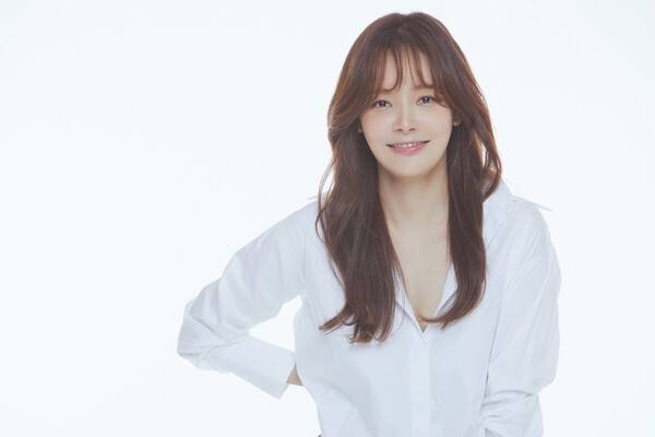 ▲ 소속사와 재계약을 맺은 백승희. 제공|스타잇엔터테인먼트