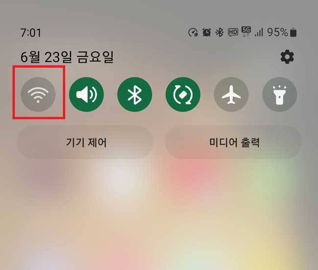 와이파이 연결이 불안정하다면 와이파이 기능을 끄고 모바일 데이터 접속만으로 사용 <출처=IT동아>