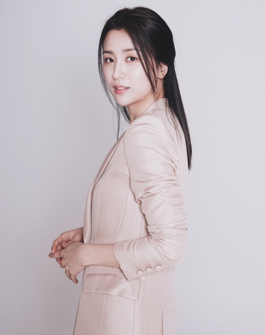 Actor Park Ha-suns new profile photo was released on the 27th by his agency Keith.In the new profile, Park Ha-sun wore her long dark hair in a casual, airy style, with sharp noses and deep eyes that reflected the intensity of her softness.Park Ha-sun, dressed in all-black costumes, boasted an alternative Irreplaceable You visual with a different concept from the usual soft and pure image.In other cuts, the half-bundle hairstyle that flows naturally maximizes the good atmosphere unique to Park Ha-sun. Unlike the chic all-black styling, it matches the pink jacket to create a classic yet elegant charm.Park Ha-sun meets audiences at Myungji Station, which lost her husband in a sudden accident and left for Warsaw, Poland, in the movie MBC Gayo Daejejeon where she wants to go on July 5th.In the MBC Gayo Daejejeon, which was selected as the closing film of the 24th Jeonju International Film Festival in seven years as a Korean film, Park Ha-sun has been criticized for delicately and heavily drawing the loss and sorrow of losing a precious person. It attracts the attention of critics.At the 27th Bucheon International Fantastic Film Festival, which will be held on the 9th, the Olympic opening ceremony society was held.He is actively pursuing various activities as a filmmaker, such as meeting with movie fans in close proximity.