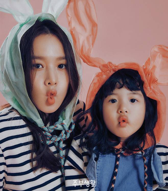 Magazine housewife life revealed an interview with Jo Yoon-hees picture on the 27th anniversary of the 58th anniversary of its launch.Jo Yoon-hee took a photo shoot with her daughter, Roa, who was revealed through the JTBC entertainment program Brave Solo Child Care - I Raise, which was broadcast in 2021.Jo Yoon-hee, who says, It seems to be a completely different person thanks to Roa, said, In the past, if you were moving as given and adapting to the flow of time, you are now looking for something new and trying to Top Model.Its because I want to be a good mother to Roa, she explained.I think thats the way I become a good person, Jo Yoon-hee added. I grew up on my own anyway.I took on a character that I didnt expect at all, so I started with a worry class, an expectation class, and a thrill class. Its also very interesting to do Top Model, he said, expressing his passion for the work.I feel that the filming scene is becoming more enjoyable and comfortable, he said. I want to be an actor who can enjoy acting more in five years and ten years.On the other hand, Jo Yoon-hee married actor Dong Gun, who developed into a lover through KBS 2TV weekend drama Laurel suits in September 2017, and gave birth to her daughter Roa in December of that year.However, it was announced that they had divorced in May 2020, three years after their marriage, and Jo Yoon-hee drew attention the following year by revealing the recent situation of raising Roa alone through Brave Solo Parenting - I Raise You.