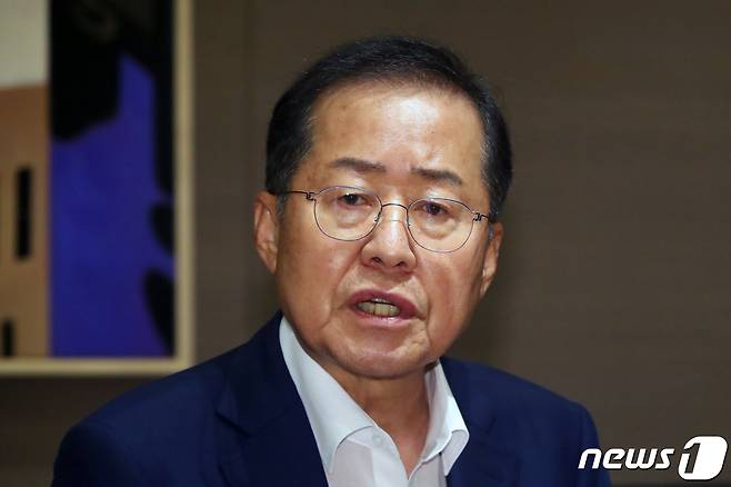 홍준표 대구시장이 29일 오후 서울 영등포구 여의도 페어몬트 앰배서더 서울 호텔에서 열린 '2023 대구투자설명회'를 마치고 기자간담회를 하고 있다. 2023.6.29/뉴스1 ⓒ News1 황기선 기자