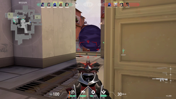 - 발로란트의 경우 스킬을 통해 유리한 각을 만들 수 있다