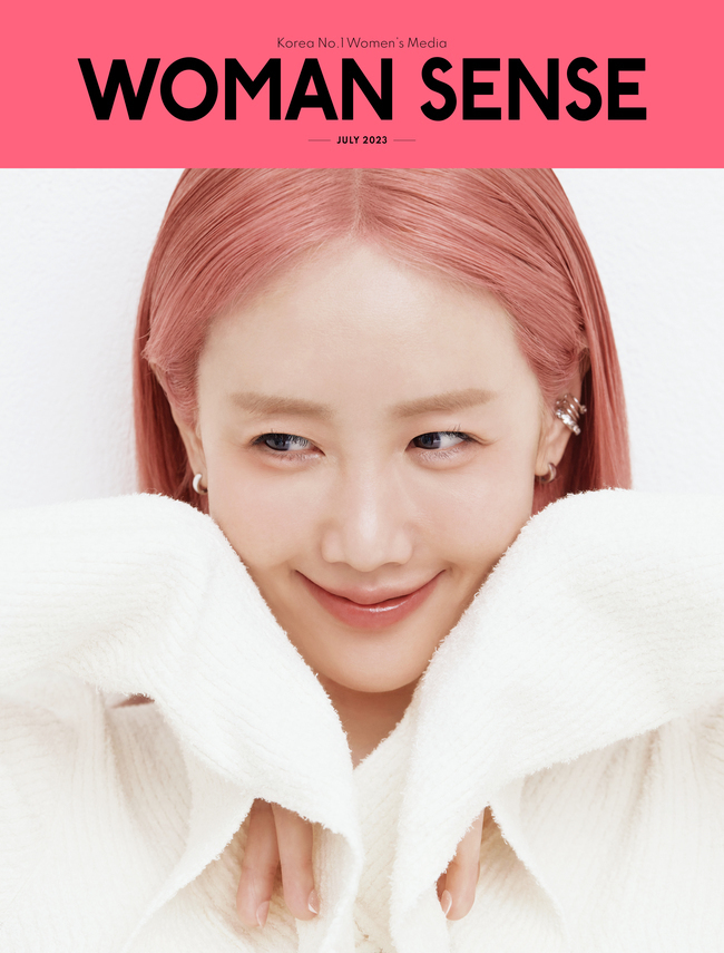 Singer Byul graced the cover of the July issue of the monthly magazine Womens Sense.Byul has a variety of charms in a lively and pure appearance in the picture of the woman sense that was released on July 3.In an interview, Byul told Byuls frank story that he had not been able to hear about his 22-year-old singers troubles and the family he wanted to make with his husband Haha as a mother of three children. ⁇  When I experienced it, I got married and had a baby, and the page of my life went over one by one. There is something I can do and say in my old age.So I want to prove in some way that theres a lot I can do. And that having a baby and getting older is never hard or sad ⁇Byul, who returned to his main job after releasing his sixth full-length album in 14 years earlier this year, reportedly felt burdened by the title of an old singer, but decided again when he learned that his songs existed at various moments in many peoples lives.I want to sing until my voice comes out.Byul, who has been working hard since last year, has finished the musical My mother performance and has been working on the entertainment HahaBus with the whole family. He also took a short break and said he would work hard in the second half.