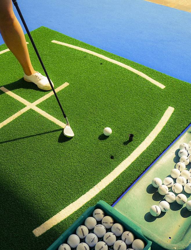 골프 레슨. 공을 맞히기가 이렇게 어려웠던가