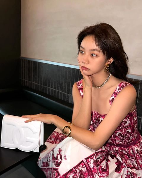 Girl group Girls Day member and actor Hyeri (real name Lee Hye-Ri and 29) revealed her recent status.Hyeri said on the 8th, hot summer! He tagged the luxury brand D and shared the photos with several fans.Hyeri, dressed in a colorful cherry-colored pattern, poses with a white D-bag on her chin. Luxurious accessories such as bracelets, earrings and necklaces also catch her eye.Most of all, Hyeris luxurious beauty such as dolls, such as Hyeris unique big eyes, stands out. In a close-up selfie, Hyeris transparent skin also calls for admiration.Girls Day member Yura (Kim A-young and 30), who saw the photo, praised Hyeris beauty by commenting, Why is it so beautiful?On the other hand, Hyeri, who played a big role in the actors role in the TVN drama Respond, 1988 Seongdeok Line, plans to make a screen comeback with the movie Victorious based on the cheerleading club.