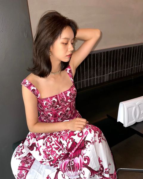 Girl group Girls Day member and actor Hyeri (real name Lee Hye-Ri and 29) revealed her recent status.Hyeri said on the 8th, hot summer! He tagged the luxury brand D and shared the photos with several fans.Hyeri, dressed in a colorful cherry-colored pattern, poses with a white D-bag on her chin. Luxurious accessories such as bracelets, earrings and necklaces also catch her eye.Most of all, Hyeris luxurious beauty such as dolls, such as Hyeris unique big eyes, stands out. In a close-up selfie, Hyeris transparent skin also calls for admiration.Girls Day member Yura (Kim A-young and 30), who saw the photo, praised Hyeris beauty by commenting, Why is it so beautiful?On the other hand, Hyeri, who played a big role in the actors role in the TVN drama Respond, 1988 Seongdeok Line, plans to make a screen comeback with the movie Victorious based on the cheerleading club.