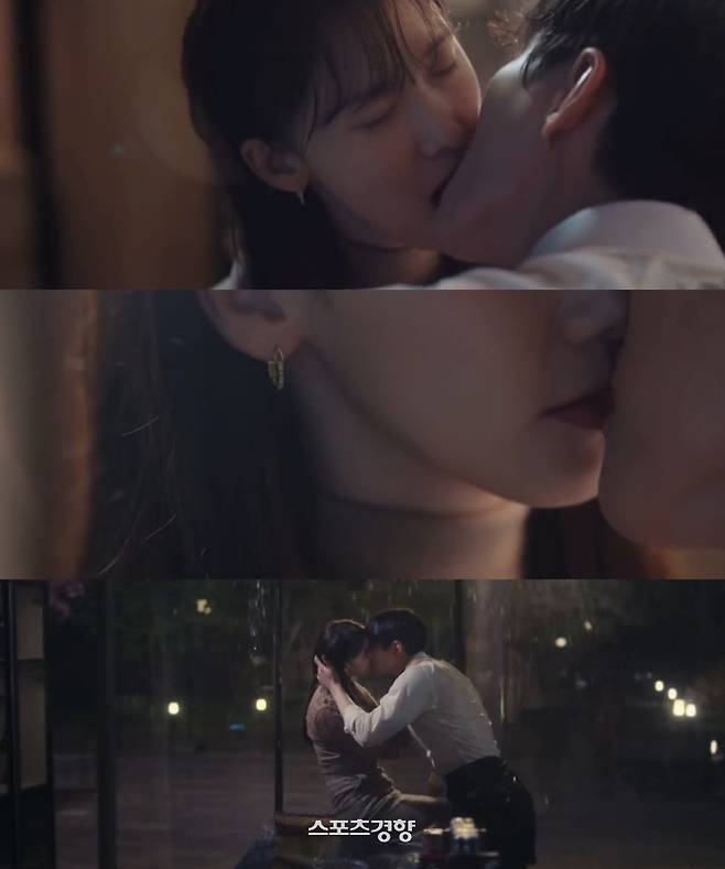 9일 방송된 JTBC 드라마 ‘킹더랜드’에서는 이준호와 임윤아의 대망의 첫 키스신이 시청자를 찾았다. JTBC 방송화면
