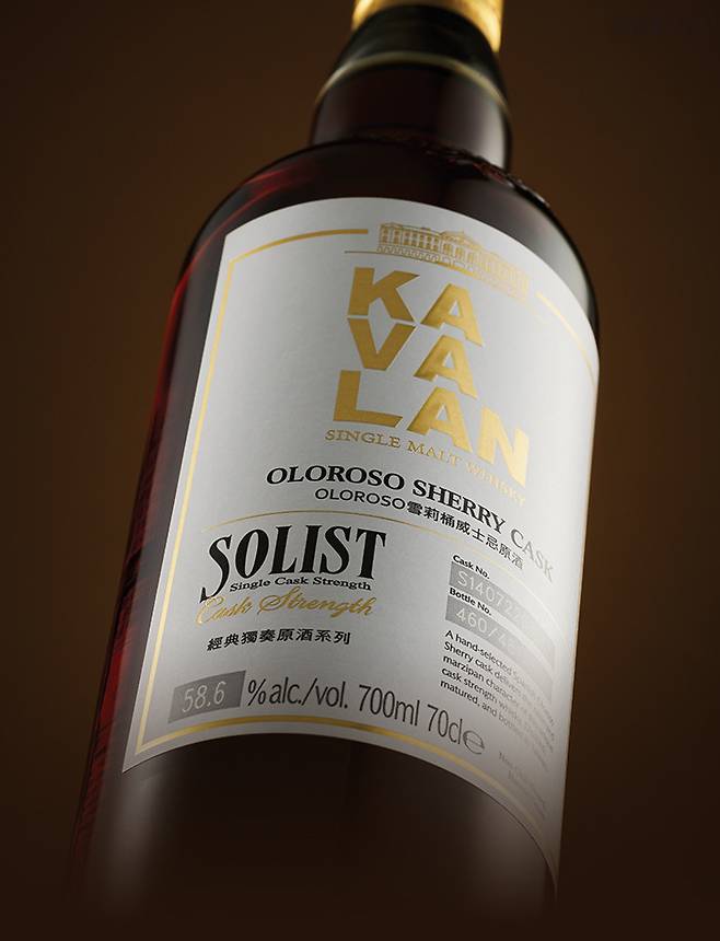 알코올 함량 58.6% 용량 700mL 가격 30만원대