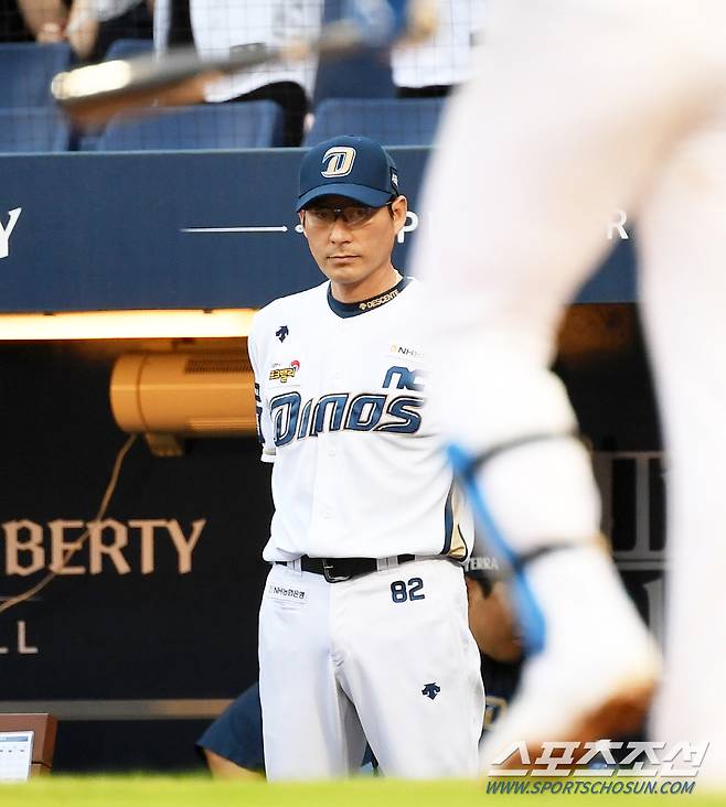 2023 KBO리그 NC 다이노스와 롯데 자이언츠의 경기가 12일 창원NC파크에서 열렸다. NC 강인권 감독이 경기를 지켜보고 있다. 창원=박재만 기자pjm@sportschosun.com/2023.07.12/