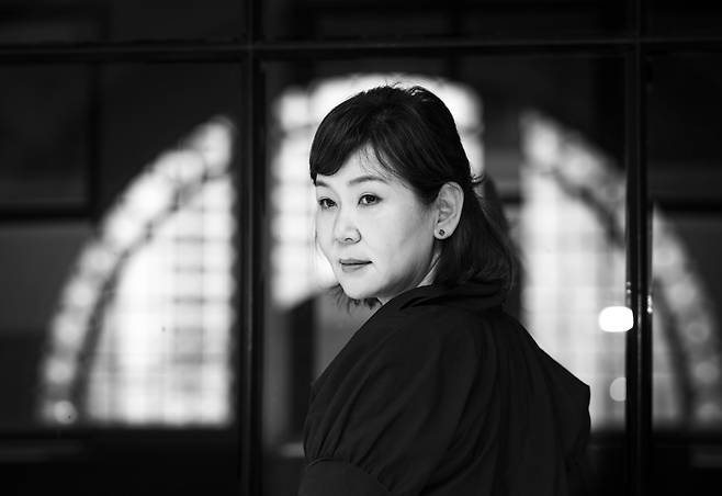 권혁재의 사람사진 / 큐레이터 이지윤