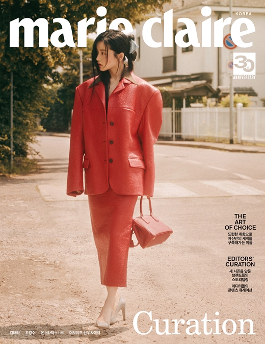 The magazine Marie Claire released the cover picture of the August issue of actor Kim Tae-ri on the 15th.Kim Tae-ri, who plays an active part in the SBS drama a demon as Kusan Young, showed a totally different charm from the drama in this picture.The picture depicts Kim Tae-ri, a natural blend of Danger in Italy Milan. The combination of unique elegance and mysterious eyes doubles the exotic Danger and creates unique styling.In the sunshine, sitting on the grass and enjoying a relaxing time, Kim Tae-ris unique charm was added to create a sensible picture.It was published in the August issue of Marie Claire Korea.