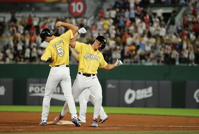 지난 15일 부산 사직구장에서 열린 올스타전에서 퍼포먼스를 뽐낸 데이비드 뷰캐넌. 삼성 라이온즈 제공