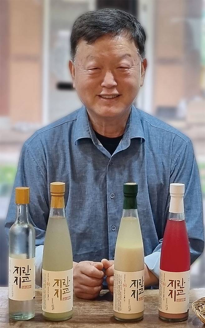 임숙주 친구들의술 대표가 자사 전통주 ‘지란지교’를 소개하고 있다. 왼쪽부터 지란지교 소주, 지란지교 약주, 지란지교 탁주, 지란지교 무화과 탁주. 사진 박순욱 기자