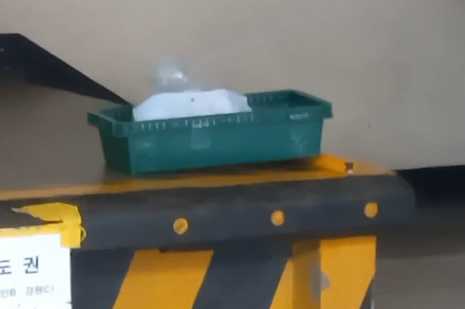 동울산우체국에서 발견된 발신인 불명의 대만발 우편물. 울산소방본부 제공