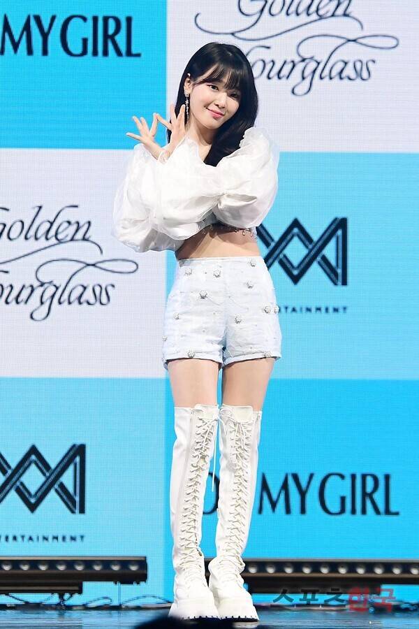 미니 9집 '골든 아워글래스(Golden Hourglass)' 쇼케이스에 참석한 오마이걸 승희. ⓒ이혜영 기자 lhy@hankooki.com