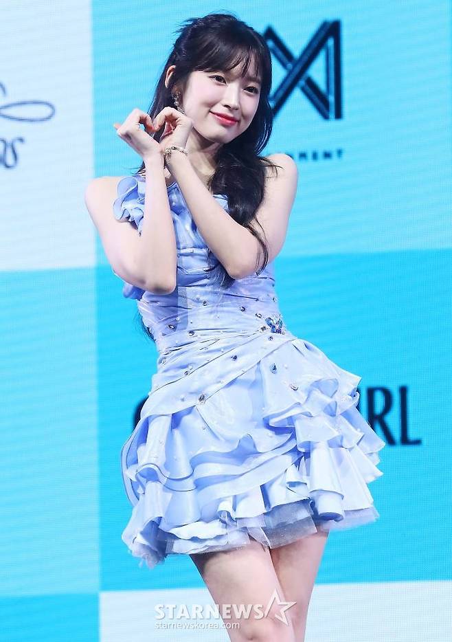 걸그룹 오마이걸(OH MY GIRL) 아린이 24일 오후 서울 광진구 광장동 예스24 라이브홀에서 진행된 아홉 번째 미니 앨범 'Golden Hourglass' 발매 기념 쇼케이스에 참석해 포즈를 취하고 있다. 이번 앨범은 지난해 3월 발매했던 정규 2집 'Real Love' 이후 약 1년 4개월 만의 신보로, 무더워진 여름 속 더욱 빛을 발하는 오마이걸의 눈부신 '골든 타임'을 담은 앨범이다. 2023.07.24 /사진=김창현 기자 chmt@