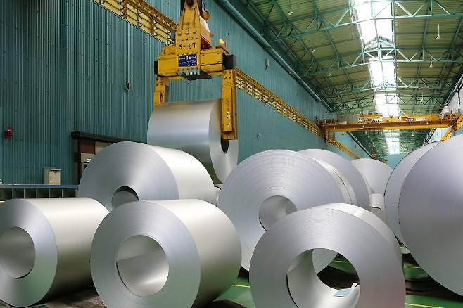 동국씨엠 부산공장에 보관된 냉연코일. /사진=동국씨엠