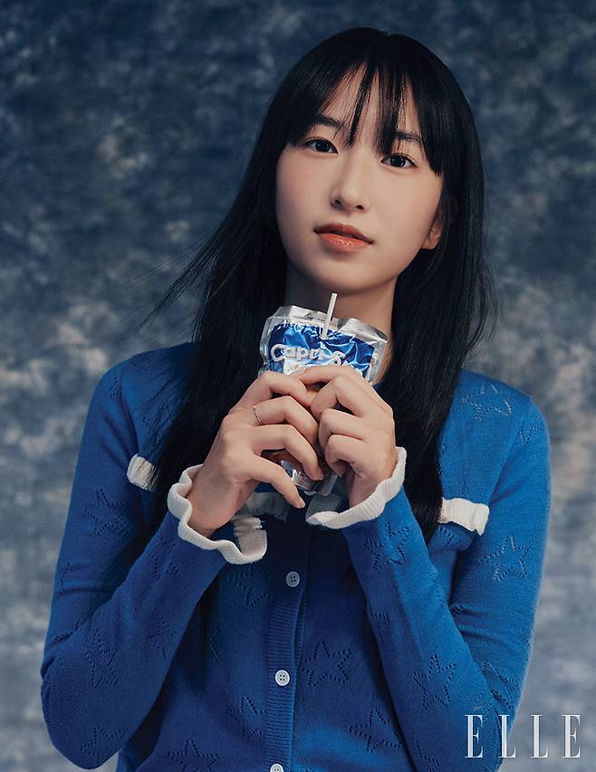 서현이 입은 니트는 Margarin Fingers.