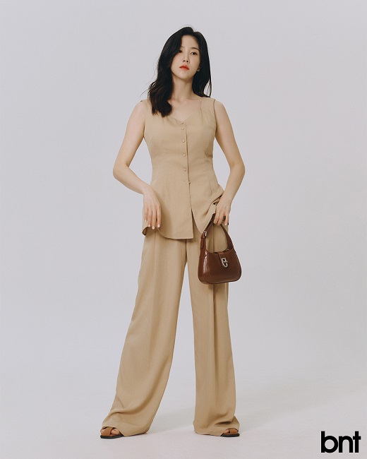 Actor Lee Soo-kyungs bnt pictorial has been released.I was able to see a different picture from Lee Soo-kyung, who has been wearing red lip in the picture.It was enough to meet the new Lee Soo-kyung in the urban mood as well as the feminine vibe and the chic and sexy feeling.In the interview that took place after the filming, I was able to feel the frankness and the cute aspect.When asked about his current situation, he replied, Im preparing to enter my next film. He said, Im working hard and building my physical strength because my physical strength is important when shooting.Even though it has been a long time since I made my debut, the vibe that comes from thorough self-management was wonderful.  ⁇  There is no way to manage it.Hobbies are also a style that seeks happiness in small things rather than having something special. I recommend that you take a rest without thinking about it when you rest.If so, is there anything you would like to say to Jasin in the meantime? I would like to say that I would like to enjoy acting now. Honestly, I did not enjoy acting well when I was young. I was under a lot of pressure to do well.And as I get older, my role and acting do not change. I am trying not to feel burdened. In fact, all seniors have experienced it. I asked about the driving force to continue acting. It is  ⁇  or Jasin. I was helpless during the blank period, but I realized that I was happy when I was working. I think there is only me and my family. Thanks to raising dogs, I learned responsibility and love.When I have a schedule, I come out with a snack price. Even if I just watch it, I am happy and I am so lovely.When asked about his future role, he replied, I want to play a really bad role. I hear all kinds of curses for the rest of my life. Ive heard a lot of people say that I look nice, but I think it would be more attractive if such a person plays a villain.Finally, when asked how he wanted to be remembered by the public, he replied, I want to be a humane and comfortable actor. I really want to be a sister next door and a sister next door. I want to be a friendly and humane person.
