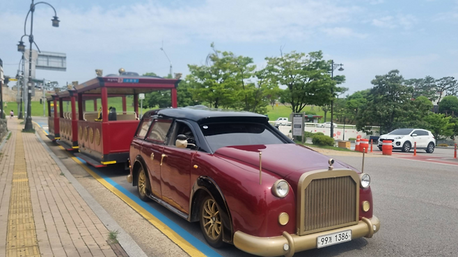 빨간색으로 칠해져 더 강렬한 느낌이 나는 화성어차 / 사진=김혜성 여행+ 기자