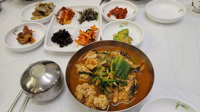 강릉 중앙시장 해성식당의 삼숙이매운탕