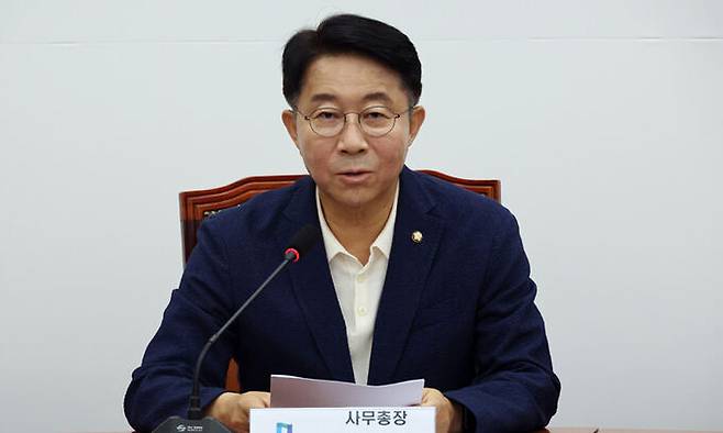 더불어민주당 조정식 사무총장이 30일 국회에서 열린 기자간담회에서 발언하고 있다. 연합뉴스