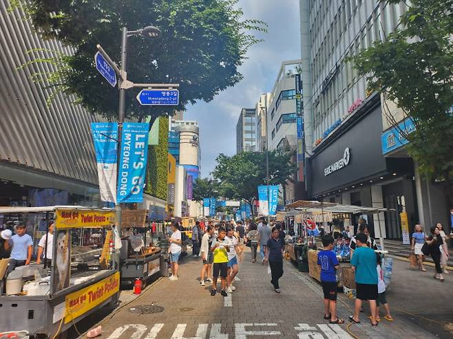 30일 외국인들로 북적이는 서울 명동 거리(사진=이유림 기자)