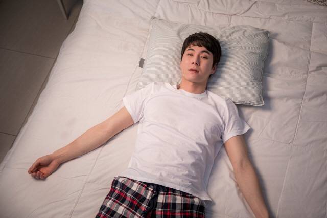 수면 마비는 뇌는 깼지만 몸이 아직 잠 들어있는 상태로, 몸만 깬 몽유병과 반대다./사진=클립아트코리아