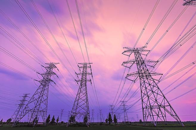 친환경? 신재생? 그게 다 전력망 없으면 안 된다고요. 게티이미지