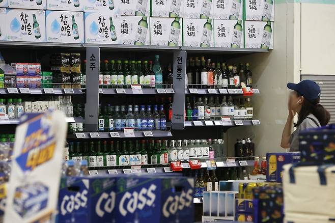 서울의 한 대형마트에 주류가 진열되어 있다. 사진=연합뉴스