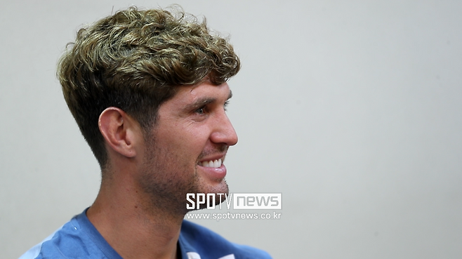 ▲ SPOTV와 인터뷰하는 존 스톤스.