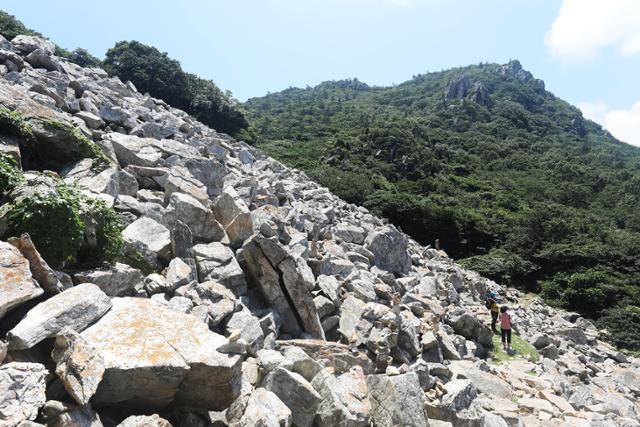 달마고도 4코스 몰고리재~미황사 구간 너덜바위. ⓒ박준규