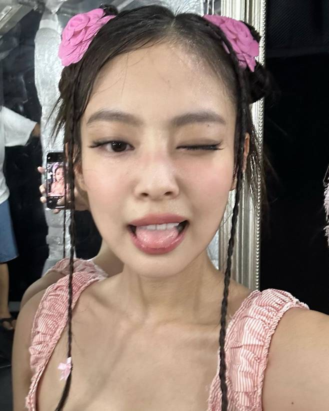 @jennierubyjane