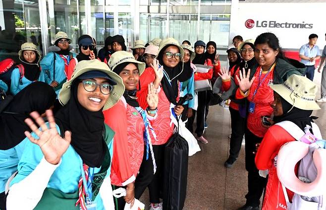 LG전자를 방문한 2023 새만금 세계스카우트 잼버리 대원들. ⓒLG전자