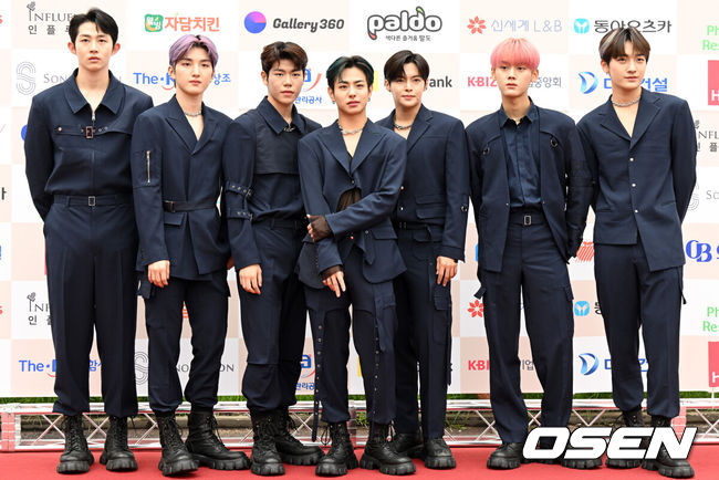 Cypher, a seven-member boy group produced by singer Rain, is on financial rain.On the 9th, Reign Company announced that Cyphers official fan caf  ⁇ member Tan, Tag, Dohwan, and Won will finish their official activities on this day.The remaining members Hyun Bin, Hui, and Keita will continue their personal activities and plan to realign their teams in the future.The Reign Company explained that after a long period of discussion, it was decided to reflect the personal reasons and opinions of the members.Cypher debuted in 2021 as the first boy group to be produced by Reign Company, an entertainment company founded by singer Rain.Rain is a boy group that he produced, so he has been fully supported and promoted. I feel like Im watching Cypher when Im young, saying that my life is on the way to Cypher.He asked me to give him another chance, because I failed many auditions, and then (Park) Jin-young held my hand and I was able to come this far. I said, I just need to be independent enough for my friends to live on their own.In addition, I was nervous about how much I invested in Cypher, and I was nervous about it. It is a joke and a serious half, but it is a part where I can guess that Rain has devoted himself to Cypher.Cypher also proved that he is a strong and sticky person, saying that he will take care of us like a real brother.At the end of last year, following Rains resignation as CEO, rumors of Cyphers transfer to his agency surfaced, claiming that Rain had decided to remain a producer, not a representative of Reign Company, and that he had passed the rights to Cypher to be managed by another agency.So the Reign Company drew a line that it was unfounded.Rains ambitious plan failed as four people left the pile and decided to finance the team.It is noteworthy how the remaining Best Doctors Cypher members and the Best Doctors members who left the team will be active in the future.