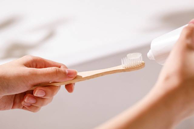 암 환자는 구강 합병증이 생기기 쉬워 구강관리에 신경 써야 한다./사진=클립아트코리아