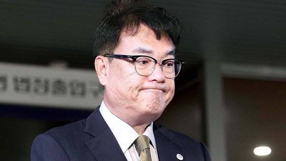 고 노무현 전 대통령의 명예를 훼손한 혐의로 재판에 넘겨진 국민의힘 정진석 의원이 10일 오후 서울 서초구 서울중앙지방법원에서 열린 1심 선고 공판에서 징역 6개월을 선고받은 뒤 발언하고 있다. 연합뉴스