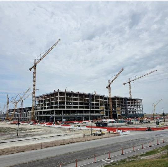 삼성전자가 미국 텍사스주 테일러시에 짓고 있는 파운드리 공장. 경계현 삼성전자 사장 SNS 캡처