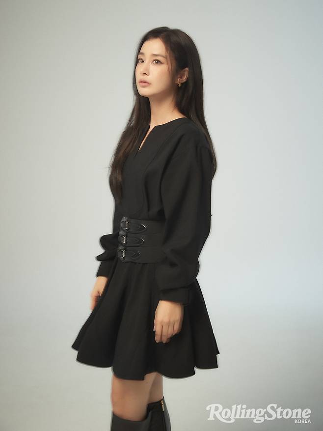Actor Kim Tae-hee talked about the meaning of acting from the story of Madang House.On the 16th,  ⁇  Rolling Stone Korea  ⁇  released Kim Tae-hees picture, which showed a different charm that was not easily seen with fascinating styling such as black and red in the August issue picture.Kim Tae-hee, who overwhelmed everyones eyes with Kim Tae-hee, whom we did not know, showed the beauty of beauty.In an interview with the photo shoot, Kim Tae-hee revealed the end of the house with the original drama  ⁇  Madang of Genie TV, the character  ⁇  Crinum asiaticum  ⁇  played by Her, and the shooting scene behind.Kim Tae-hee said that the house with  ⁇ Madang was 100% pre-made 8-part Spin-off, so the schedule itself was relaxing and the day off was just as easy, and I finished the first thriller Spin-off  ⁇ Madang with my career ending in July.Crinum asiaticum is a person who does not speak and does not express his feelings or opinions well, and I have to be sure that this is 100% right.Now I tried to get rid of a lot of those parts and became very flexible.Kim Tae-hee also mentioned the behind-the-scenes footage of the house where  ⁇ Madang is located.Kim Sung-oh recalled the scene where Kim Jong-oh snatched Lim Ji-yeons arm and said, What are you doing? Kim Sung-oh rushed in and both were wearing black clothes. He snatched my arm and said, At that time, the real prize was with Lim Ji-yeon.Kim Tae-hee, who finished the first Spin-off in 2001 and finished the twenty-second Spin-off, commented on the reason why the desire for acting continues and the driving force. It is so rewarding when the fans see my Spin-off fun, I thank you for coming out a little bigger.Then, the scene was so fun and the meaning of acting changed a lot.So I became more and more loving (acting), and I can always start with a new feeling every time I project, without getting tired of being able to challenge other Spin-offs and characters all the time, It seems to be more fun, and added affection for acting.Pictures and interviews of actor Kim Tae-hee can be found in Rolling Stone Korea No. 11 released in August.Photography by Rolling Stone Korea